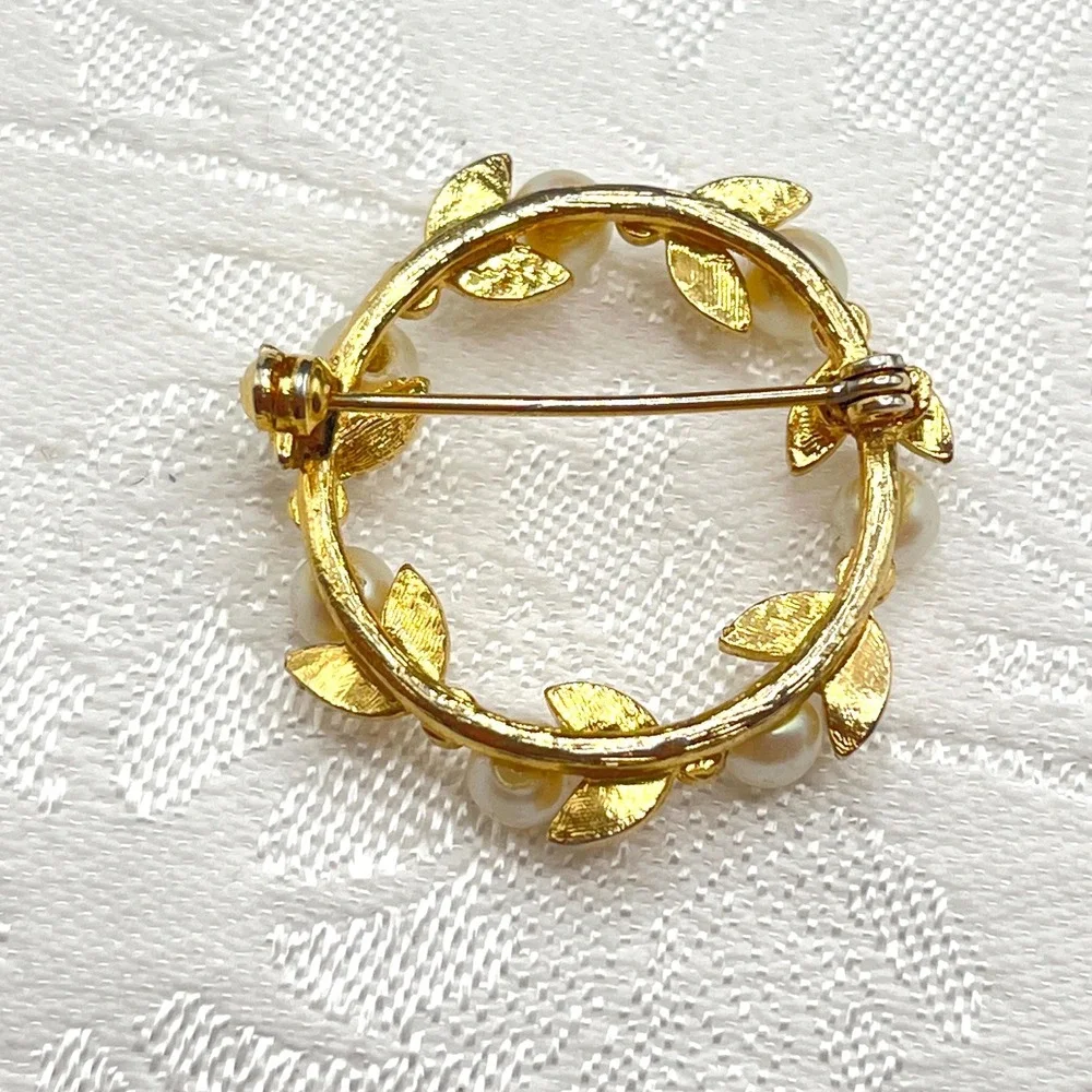Vintage Gold Tone Wreath Brooch w/ Faux Pearl Centered Leaves